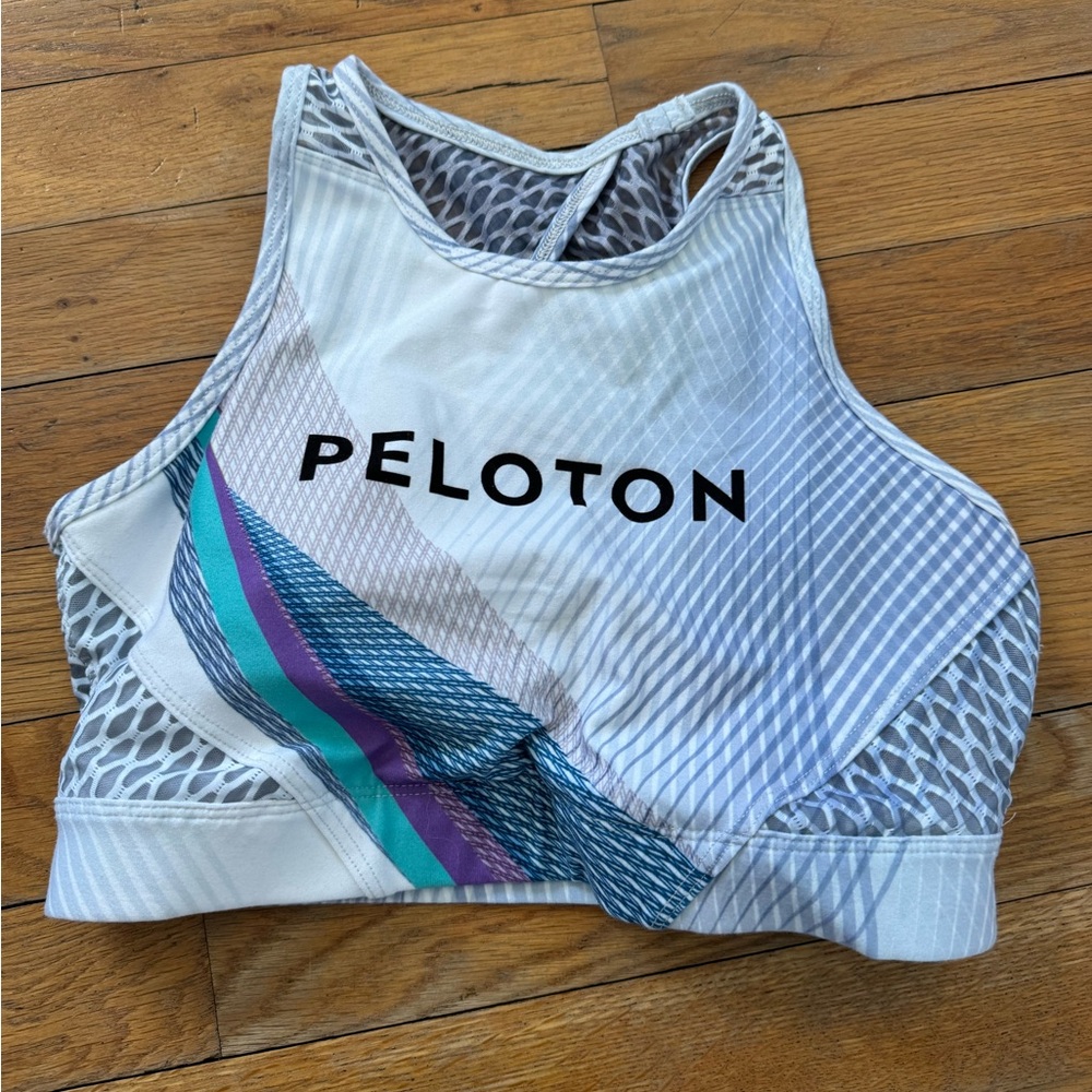 Peloton sports bra size small